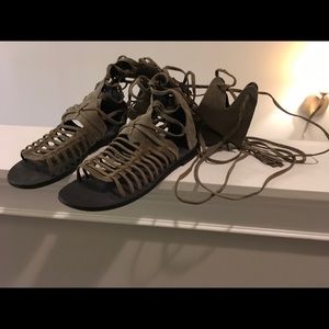 Complete your sunseeker collection with Olive.